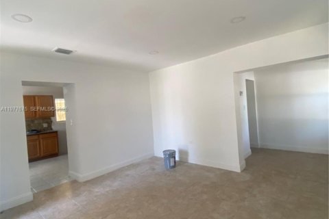 Villa ou maison à louer à Miami, Floride: 3 chambres, 175.59 m2 № 2155119 - photo 5