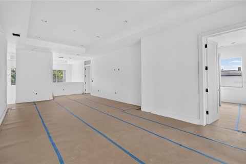 House in Tampa, Florida 5 bedrooms, 547.66 sq.m. № 2302383 - photo 16