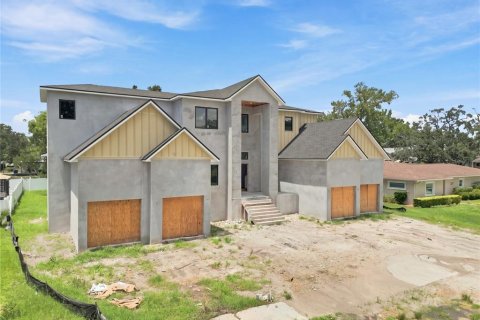 House in Tampa, Florida 5 bedrooms, 547.66 sq.m. № 2302383 - photo 5
