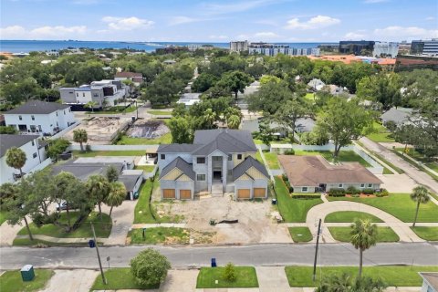House in Tampa, Florida 5 bedrooms, 547.66 sq.m. № 2302383 - photo 10