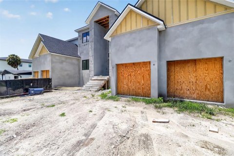 House in Tampa, Florida 5 bedrooms, 547.66 sq.m. № 2302383 - photo 13