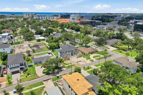 House in Tampa, Florida 5 bedrooms, 547.66 sq.m. № 2302383 - photo 12
