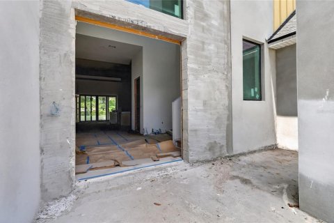 House in Tampa, Florida 5 bedrooms, 547.66 sq.m. № 2302383 - photo 15