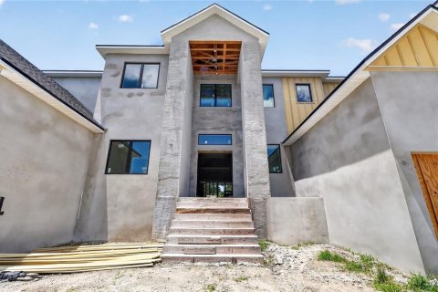House in Tampa, Florida 5 bedrooms, 547.66 sq.m. № 2302383 - photo 14
