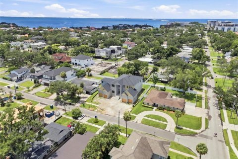 House in Tampa, Florida 5 bedrooms, 547.66 sq.m. № 2302383 - photo 11