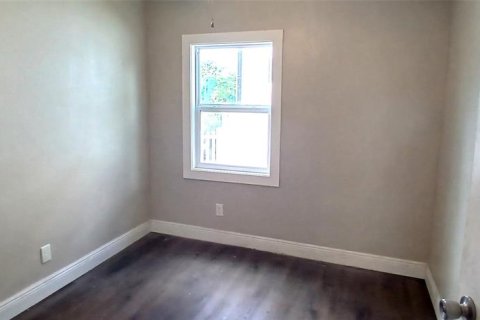 House in Saint Petersburg, Florida 3 bedrooms, 115.94 sq.m. № 2303190 - photo 15