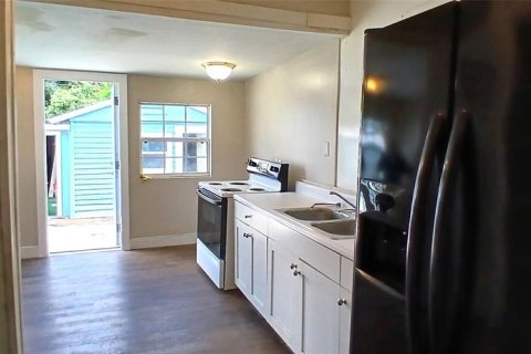 House in Saint Petersburg, Florida 3 bedrooms, 115.94 sq.m. № 2303190 - photo 8