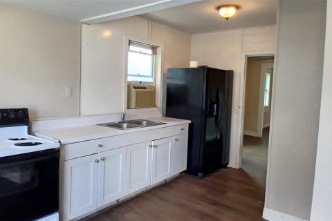 House in Saint Petersburg, Florida 3 bedrooms, 115.94 sq.m. № 2303190 - photo 9