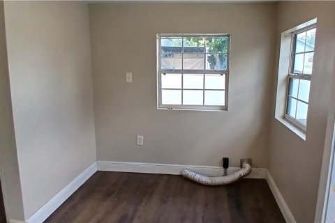 House in Saint Petersburg, Florida 3 bedrooms, 115.94 sq.m. № 2303190 - photo 10