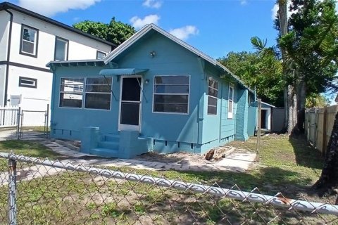 House in Saint Petersburg, Florida 3 bedrooms, 115.94 sq.m. № 2303190 - photo 2