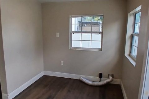House in Saint Petersburg, Florida 3 bedrooms, 115.94 sq.m. № 2303190 - photo 12