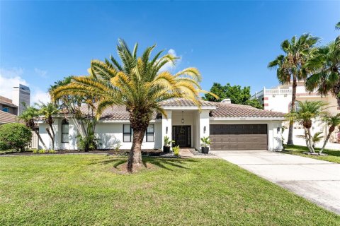 Casa en venta en Tampa, Florida, 4 dormitorios, 255.85 m2 № 1835860 - foto 2