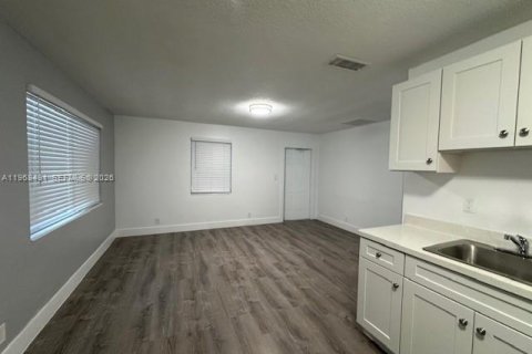 Immobilier commercial à vendre à Fort Lauderdale, Floride: 248.33 m2 № 2031982 - photo 10