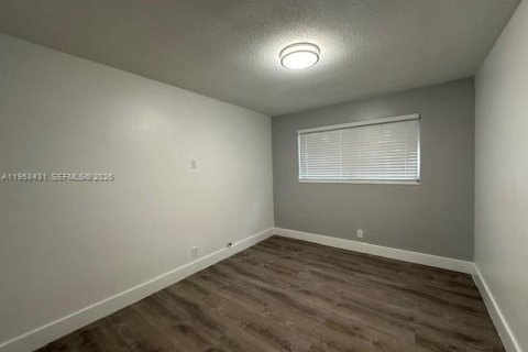 Immobilier commercial à vendre à Fort Lauderdale, Floride: 248.33 m2 № 2031982 - photo 3