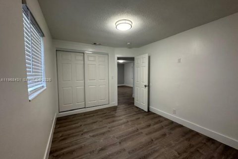 Immobilier commercial à vendre à Fort Lauderdale, Floride: 248.33 m2 № 2031982 - photo 5