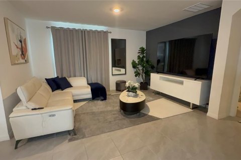 Casa en venta en Kissimmee, Florida, 4 dormitorios, 171.5 m2 № 1914186 - foto 13