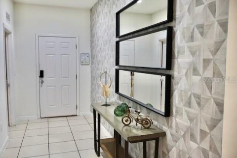 House in Davenport, Florida 7 bedrooms, 337.42 sq.m. № 1687836 - photo 2