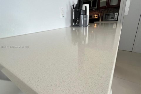 Condominio en venta en Miami Beach, Florida, 39.02 m2 № 1975595 - foto 9