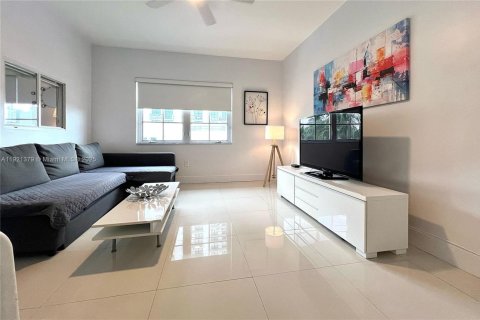Condominio en venta en Miami Beach, Florida, 39.02 m2 № 1975595 - foto 1