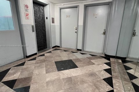 Condominio en venta en Miami Beach, Florida, 39.02 m2 № 1975595 - foto 19