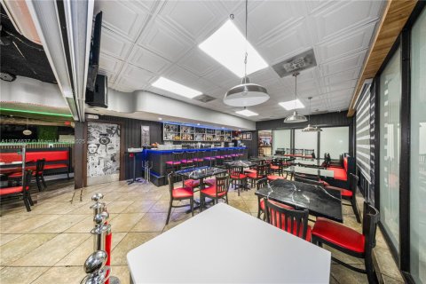Propiedad comercial en venta en Miami, Florida № 1923571 - foto 29
