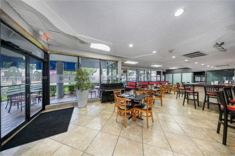 Propiedad comercial en venta en Miami, Florida № 1923571 - foto 5