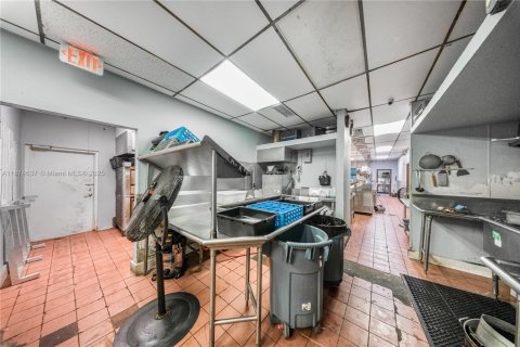 Propiedad comercial en venta en Miami, Florida № 1923571 - foto 21