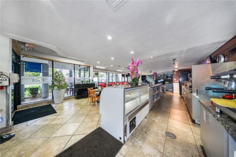 Propiedad comercial en venta en Miami, Florida № 1923571 - foto 4