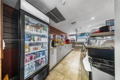Propiedad comercial en venta en Miami, Florida № 1923571 - foto 16