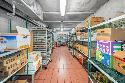 Propiedad comercial en venta en Miami, Florida № 1923571 - foto 25