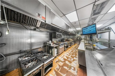 Propiedad comercial en venta en Miami, Florida № 1923571 - foto 19