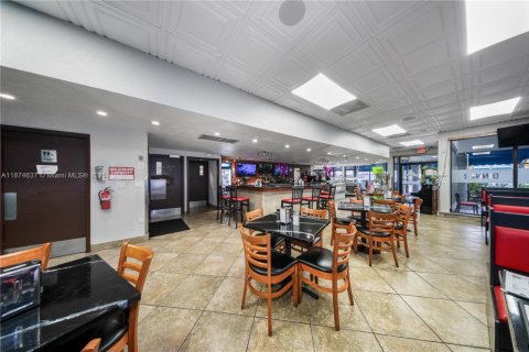 Propiedad comercial en venta en Miami, Florida № 1923571 - foto 10