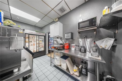 Propiedad comercial en venta en Miami, Florida № 1923571 - foto 15