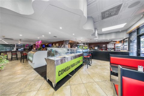 Propiedad comercial en venta en Miami, Florida № 1923571 - foto 6