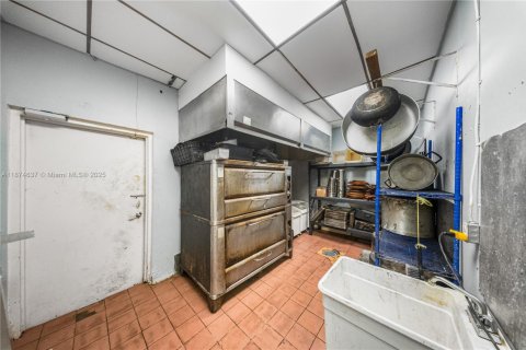 Propiedad comercial en venta en Miami, Florida № 1923571 - foto 23