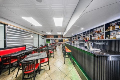 Propiedad comercial en venta en Miami, Florida № 1923571 - foto 30
