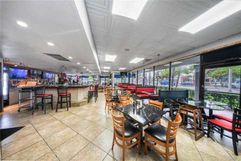 Propiedad comercial en venta en Miami, Florida № 1923571 - foto 9