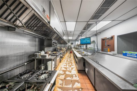 Propiedad comercial en venta en Miami, Florida № 1923571 - foto 18