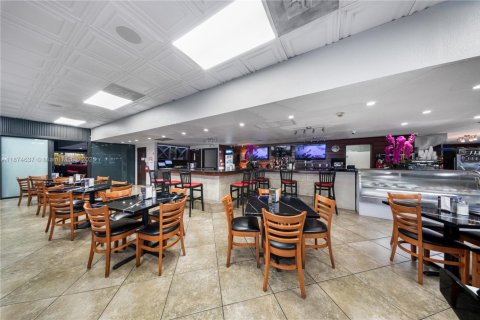 Propiedad comercial en venta en Miami, Florida № 1923571 - foto 11