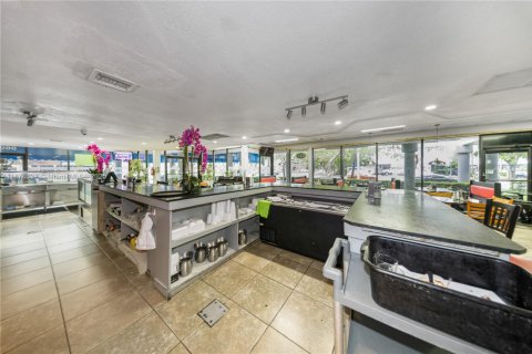 Propiedad comercial en venta en Miami, Florida № 1923571 - foto 8