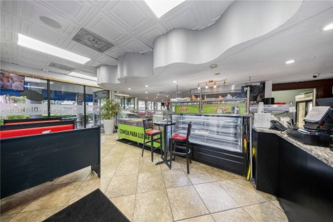 Propiedad comercial en venta en Miami, Florida № 1923571 - foto 7