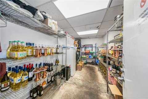 Propiedad comercial en venta en Miami, Florida № 1923571 - foto 28