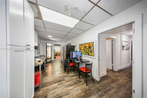 Propiedad comercial en venta en Miami, Florida № 1923571 - foto 26