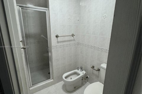 House in Miami, Florida 4 bedrooms, 198.16 sq.m. № 1860257 - photo 21