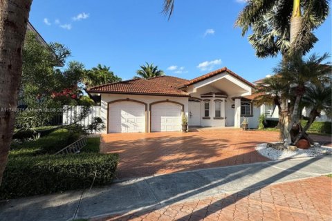 House in Miami, Florida 4 bedrooms, 198.16 sq.m. № 1860257 - photo 5