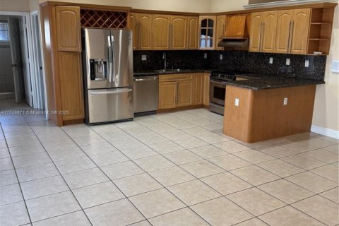 House in Miami, Florida 4 bedrooms, 198.16 sq.m. № 1860257 - photo 7
