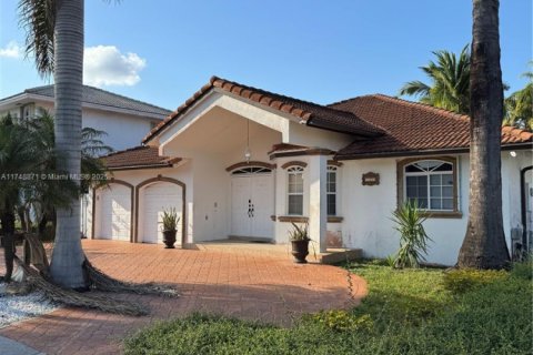 House in Miami, Florida 4 bedrooms, 198.16 sq.m. № 1860257 - photo 1