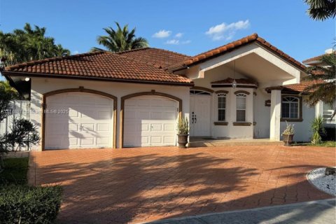 House in Miami, Florida 4 bedrooms, 198.16 sq.m. № 1860257 - photo 2