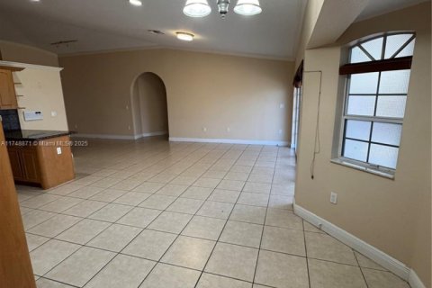 House in Miami, Florida 4 bedrooms, 198.16 sq.m. № 1860257 - photo 15