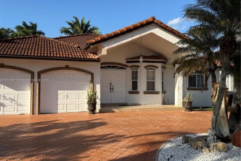 House in Miami, Florida 4 bedrooms, 198.16 sq.m. № 1860257 - photo 4